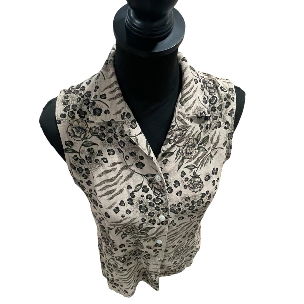 Sleeveless button down blouse. Lightweight. Sz M. Perfect alone or w/cardigan - Picture 7 of 12